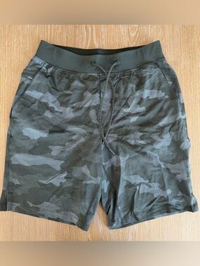 Lululemon Men's Camo Athletic Shorts in Green